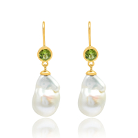 Parel met Peridoot Oorhangers model E010187